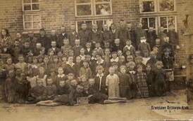 Szkoła powszechna w Mycielewie, 8.05.1930 r. Z archiwum  Wandy Częstochowskiej 