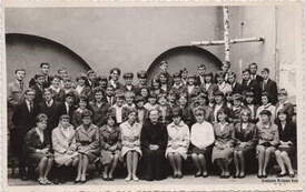 Zakończenie lekcji religii w LO, 1.06.1966 Ks. Eugeniusz Barełkowski. Z archiwum Ewy Niespodzianej