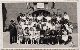 Zakończenie VII kl., 1962 r. Nauczyciele: p. Szczepaniak, p. Dawidowska, p. Poczobutt, p. Palinkiewicz, p. Gawrońska, po prawej stoi p. Partyka, 4. po prawej p. Oprus, po lewej stoi p. Andrzejewski, 3. po lewej p. Herzig.