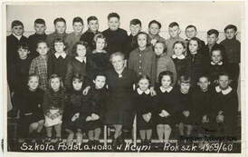 Szkoła podst. w Kcyni, rok szkolny 1959/60. Z archiwum Ewy Drożdż