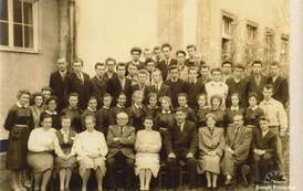 Rok 1958, 11 kl a,b P. Pilarska, Czarnecka, Dulka, Dyr. Zalski, Grochowska, Pałasz, Szpringier, Hercyk. Z archiwum M. Krzyżanowskiej