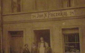 Ewolucja szyld&oacute;w - szyld w języku polskim Jan Poczekaj