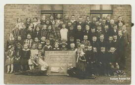Szkoła Podstawowa w Palmierowie, 16.05.1927 r. Z archiwum Anny Oratowskiej 