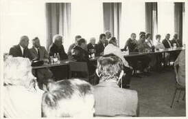Pierwsza sesja Rady Miejskiej, 6.06.1990 r. Z archiwum Anny Oratowskiej 