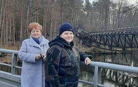 Przy zniszczonym moście kolejowym. Fot. J. Makarewicz 