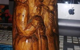 Rzeźba "Para staruszk&oacute;w" Stefana Boguszyńskiego, 1977 r. 
