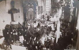 Pogrzeb śp. Ireny Kozłowskiej i Sławki Kozłowskiej, 5.08.1930 r. Wnętrze kościoła farnego. Z archiwum Katarzyny G&oacute;raj-Kozłowskiej