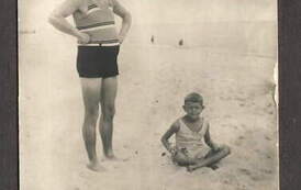 Napis: Tatuś (tj. Stanisław Jedwabny) i Oleś w Helu, 1932 r. Z archiwum Barbary Sobowiec 