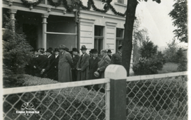 Odsłonięcie tablicy na budynku Magistratu. 12.05.1936. Z archiwum rodziny Wierzbickich 