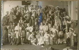 Pamiątka z przedstawienia szkolnego z dnia 11.11.1938 r. Szkoła im. św. Tr&oacute;jcy w Bydgoszczy. Z archiwum Anny Stypczyńskiej, Henryka Wes&oacute;ł